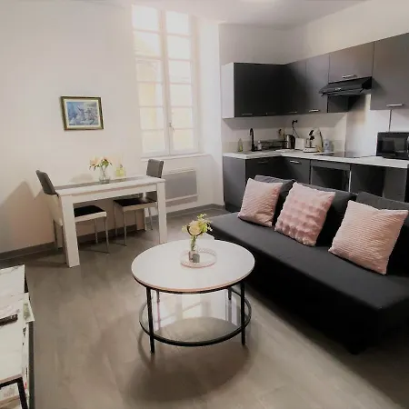 2 Pieces Elegant Calme Parking Sur Place Апартаменты *